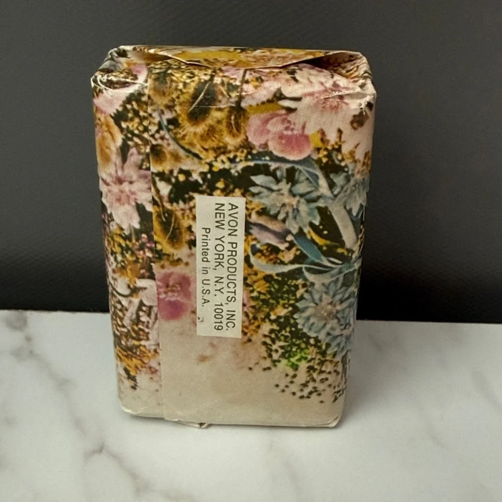 Avon Field Flowers Perfumed Soap - Vintage Floral Design Collectible New